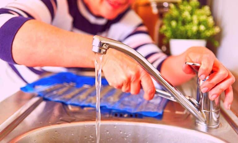 how-to-remove-a-kitchen-faucet-handle