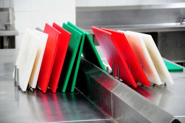 Advantages of Plastic Cutting Boards