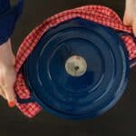 How to Clean Cast iron Dutch Oven