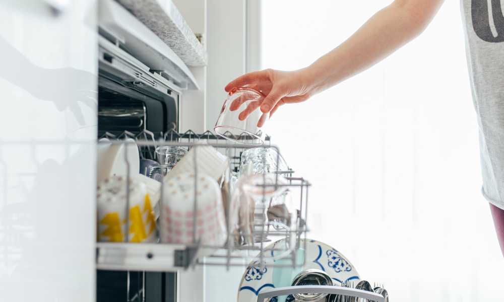 Learn what the dishwasher safe symbol means, how to recognize it, and why it’s important for maintaining your kitchenware.