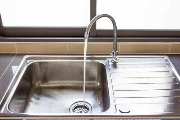 Comparing Quartz Sink Cleaning with Other Sink Materials