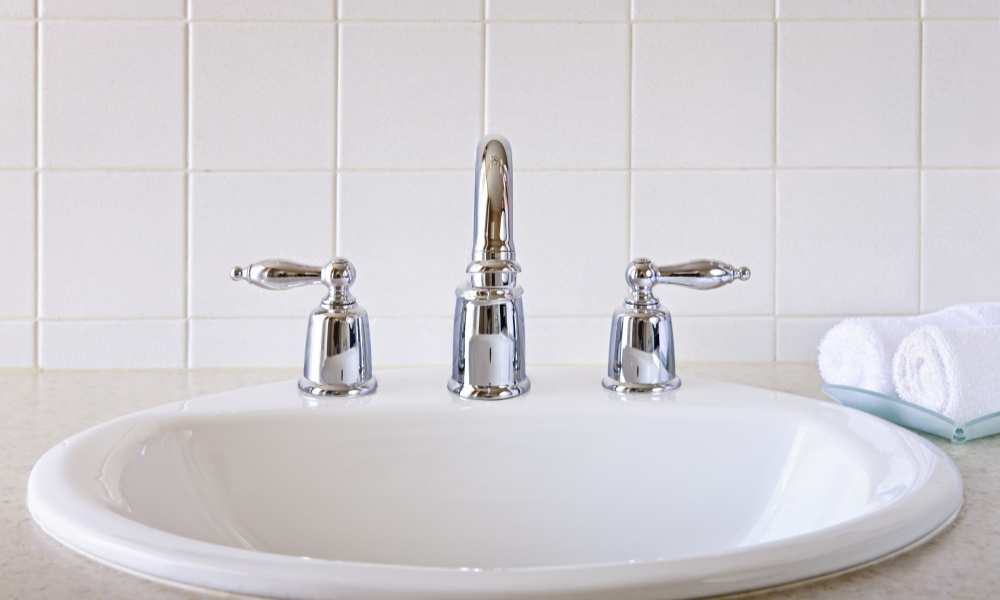 How to Clean a White Sink