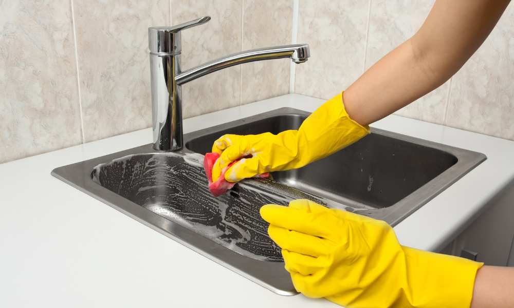 How to Clean Enamel Sink